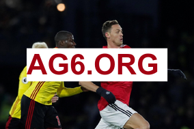 美媒晒斯图尔特打架照片：他甚至懒得解开膝盖上的冰敷绷带